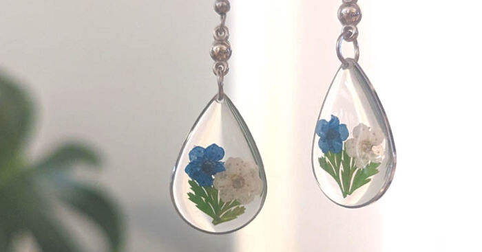 I Make Jewelry With Real Flowers From My Garden (11 Pics)