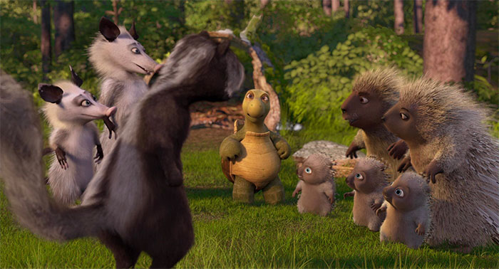 Animals looking at each other and talking in movie Over The Hedge