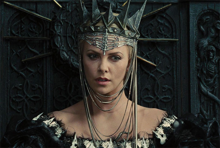 Charlize Theron sitting and looking in movie Snow White And The Huntsman
