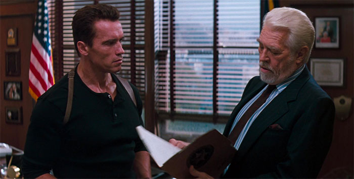 Arnold Schwarzenegger and James Caan talking in movie Eraser