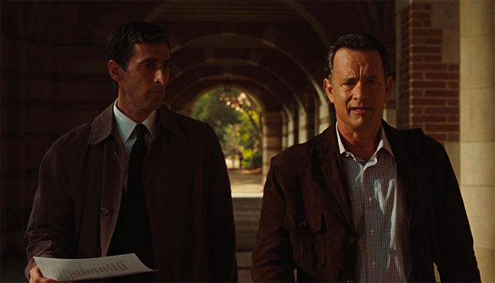 Tom Hanks walking and talking in movie Angels & Demons