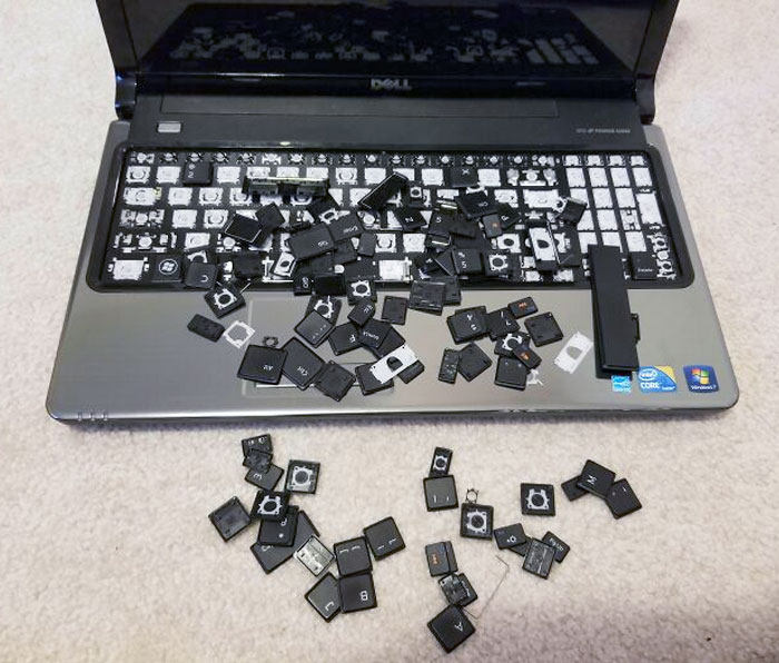 Llegué a casa y mi hijo de 3 años estaba "arreglando" mi laptop