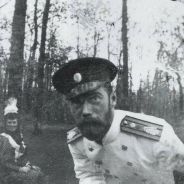 El Zar Nicolás II. Parece un palo de selfie, pero probablemente solo estaba revisando la cámara cuando se activó