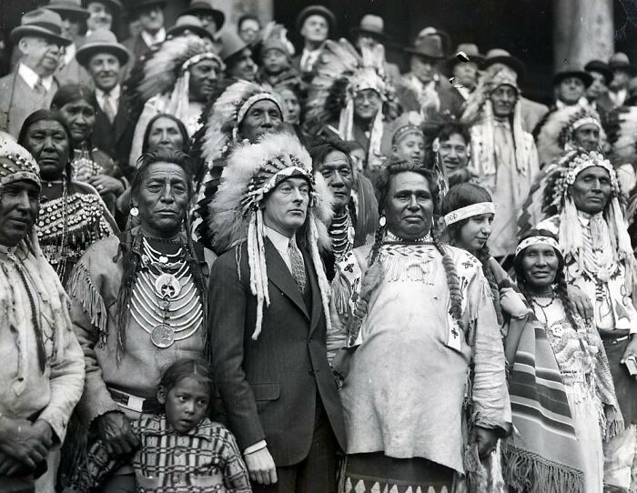Jimmy Walker, Who Was The 97th Mayor Of NYC (Which You Obviously Knew Already), Seen Chilling With Members Of The Blackfeet Nation Tribe In ’27