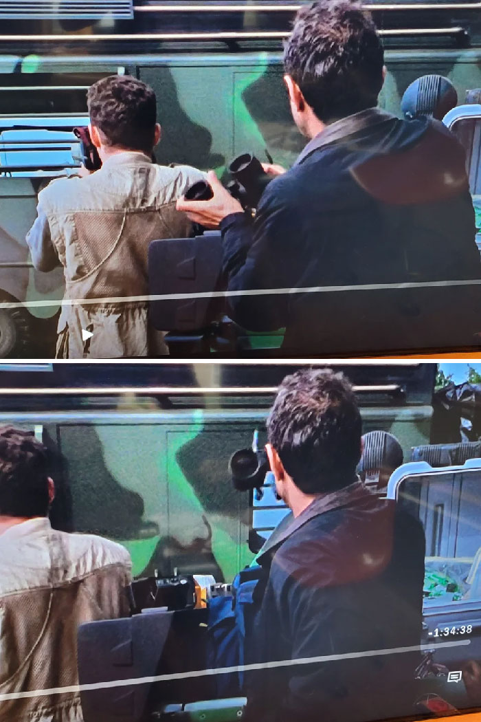 En El Mundo Perdido, Parque Jurásico 2 (1997) Ian Malcolm mira por los prismáticos por el lado equivocado