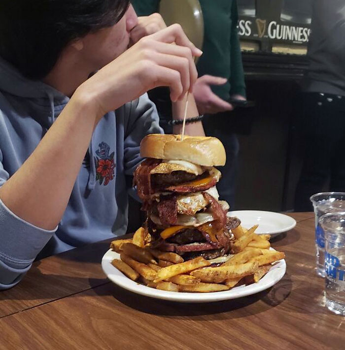 This Absolute Unit Of A Burger. Firkin Tavern Burger Challenge (Eat All In 1/2 An Hour)