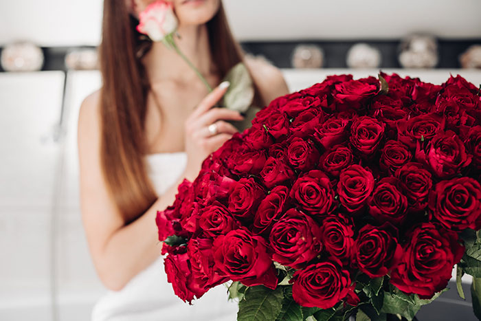 Boyfriend Showers His GF With Flowers And Presents On Valentine's Day, This Enrages Her Sisters' Husbands Boyfriend Showers His GF With Flowers And Presents On Valentine's Day, This Enrages Her Sisters' Husbands