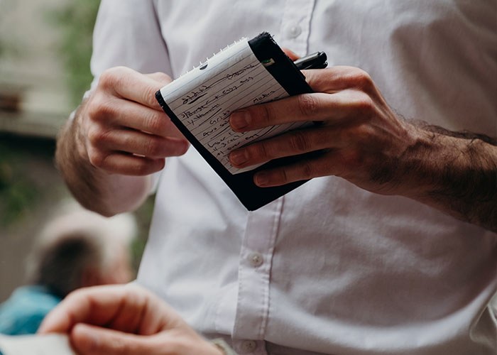 Son Tips $10 After Eating For $104, His Mom Is Furious And Sends Him Back Son Tips $10 After Eating For $104, His Mom Is Furious And Sends Him Back