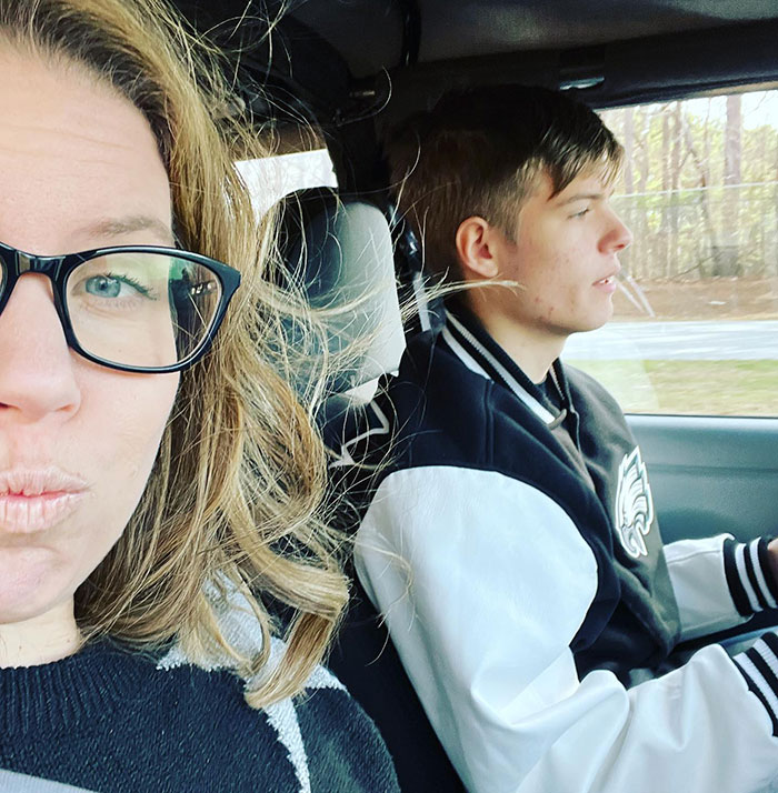 Son Tips $10 After Eating For $104, His Mom Is Furious And Sends Him Back Son Tips $10 After Eating For $104, His Mom Is Furious And Sends Him Back