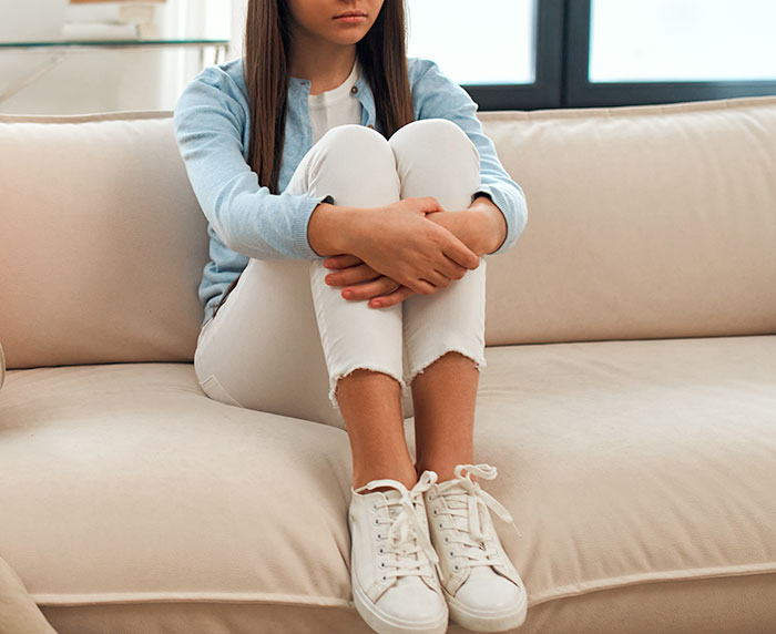 Daughter Who Was Disowned By Her Parents For Being Gay Refuses To Support Them Financially, Wonders If She's Being Cruel Daughter Who Was Disowned By Her Parents For Being Gay Refuses To Support Them Financially, Wonders If She's Being Cruel