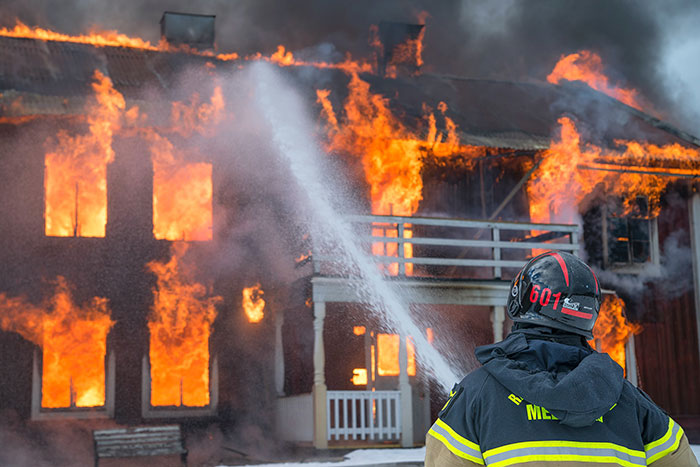 Firefighter extinguishes house
