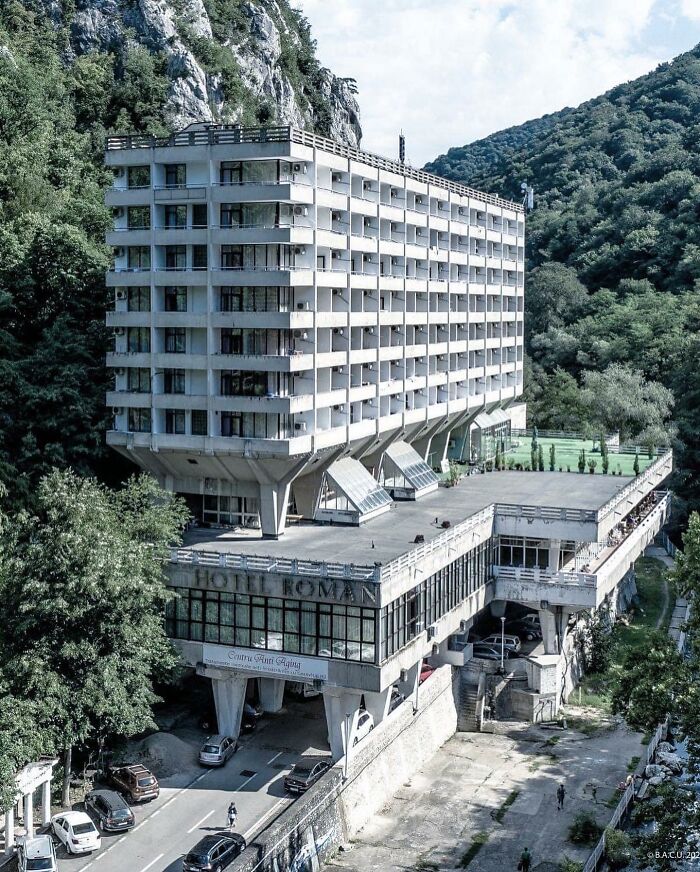 Hotel Traian (Now: Hotel Roman). Built 1974-76