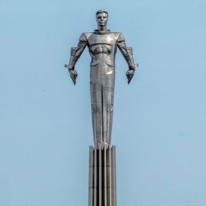 El Monumento a Yuri Gagarin se encuentra en la Plaza Gagarin de Moscú, Rusia - Se inauguró el 4 de julio de 1980