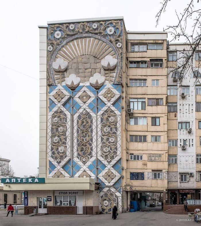 Edificio de viviendas en la calle Bobur. Tashkent, Uzbekistán. Construido en 1974