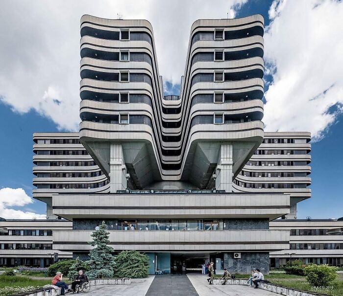 Complejo de la Academia Médica Militar, Banjica, Belgrado, Serbia, Diseñado en 1973, construido en 1981