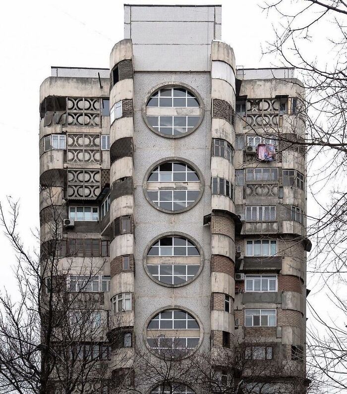 Edificio de viviendas, Tashkent, Uzbekistán, construido en los años 80. Arquitecto Victor Breusenko