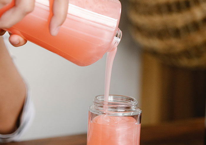 “Throw The Whole Wife Away”: Man Is Not Allowed To Refill Soap Dispenser, Throws It Away Instead, Making Wife Dig Through The Trash