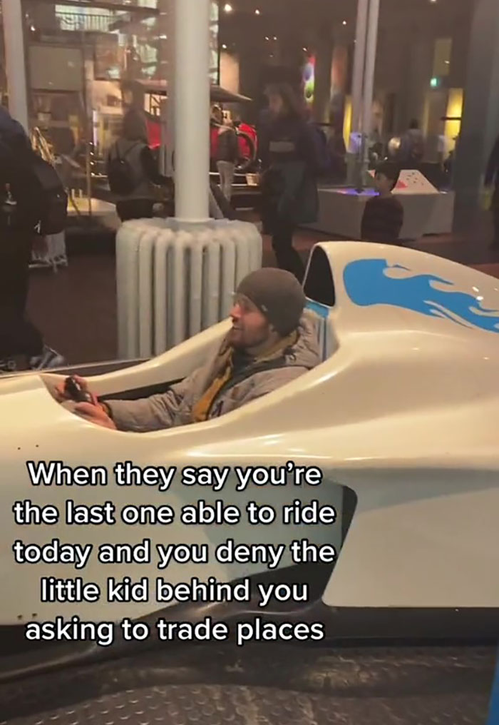 Guy Makes A Girl Cry By Taking The Last Ride Of The Day, The Internet Is On His Side Guy Makes A Girl Cry By Taking The Last Ride Of The Day, The Internet Is On His Side