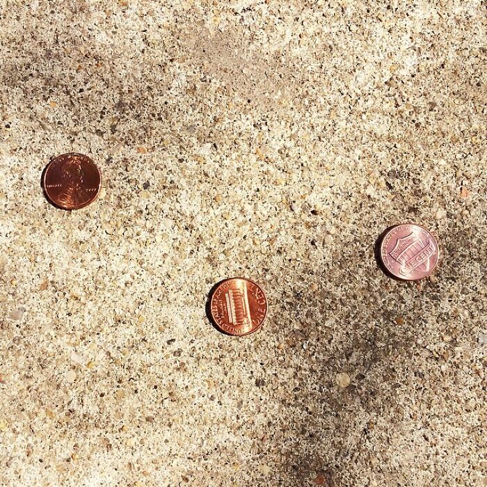 35 “Manic Pixie Dream Girl” Things Women Used To Do, Thinking It Made Them So Cool And Mysterious