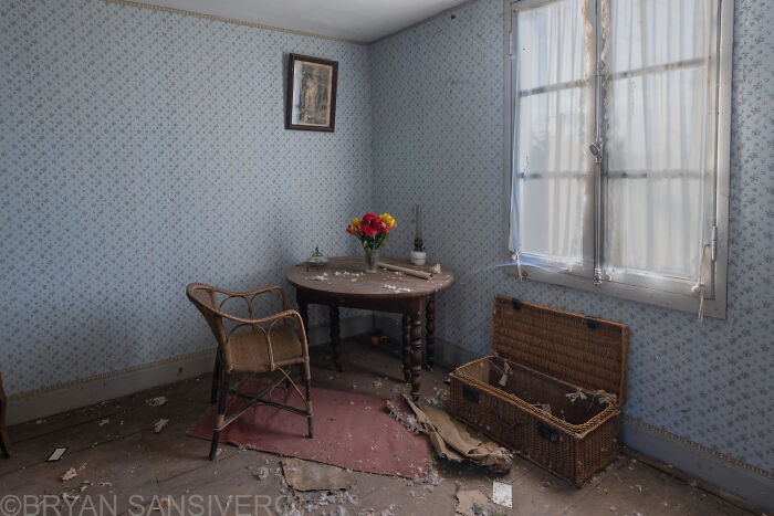 I Discovered A Several-Hundred-Year-Old Abandoned Farmhouse In France (18 Pics) I Discovered A Several-Hundred-Year-Old Abandoned Farmhouse In France (18 Pics)