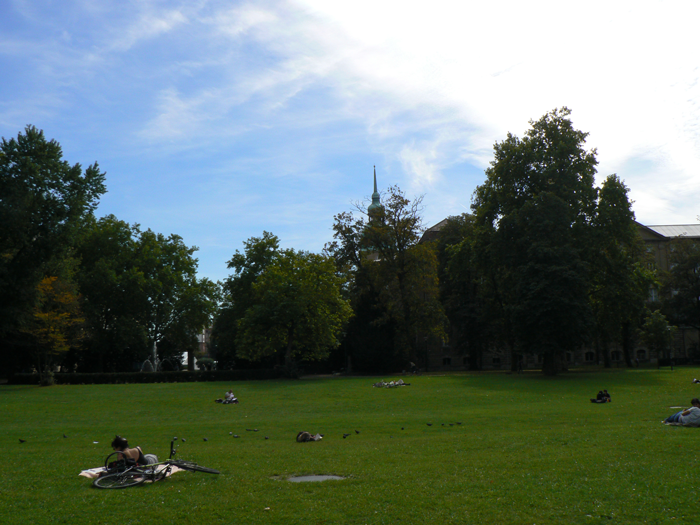 “I Live Here”: Karen Claims That The House Is Hers After Parking Her Car In A Family’s Driveway “I Live Here”: Karen Claims That The House Is Hers After Parking Her Car In A Family’s Driveway