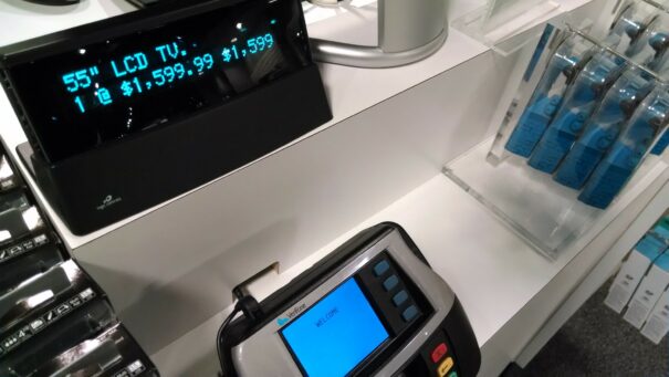 Store Doesn’t Give Refunds If You Leave The Store, Man Finds Loophole To Get His Money Back Store Doesn’t Give Refunds If You Leave The Store, Man Finds Loophole To Get His Money Back