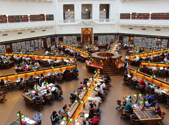 University Student Is Backed Online For Reporting Her Classmates Who Kept Hanging ‘Pretty Privilege’ On Her University Student Is Backed Online For Reporting Her Classmates Who Kept Hanging ‘Pretty Privilege’ On Her