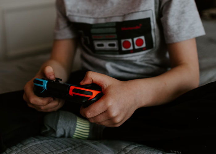 Mom Takes The Whole 2nd Floor For Her And Her 3 Kids, Leaves Sister With Horrible Basement, Drama Ensues When She Fixes It Up And Makes It Really Nice Mom Takes The Whole 2nd Floor For Her And Her 3 Kids, Leaves Sister With Horrible Basement, Drama Ensues When She Fixes It Up And Makes It Really Nice