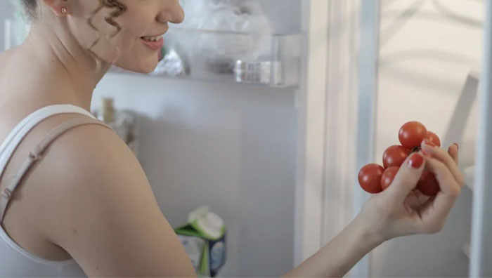 "Am I A Jerk For Letting My Roommate Go Hungry Because They Cannot Understand How Food Works?" "Am I A Jerk For Letting My Roommate Go Hungry Because They Cannot Understand How Food Works?"