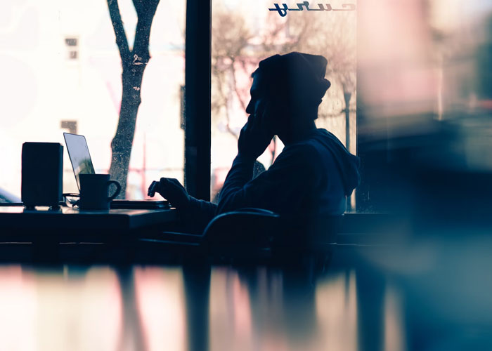 Guy Gets Annoyed At A Toddler At A Café Because He Wants To Use It As His Office, The Kid's Mom Calls Him Out Guy Gets Annoyed At A Toddler At A Café Because He Wants To Use It As His Office, The Kid's Mom Calls Him Out