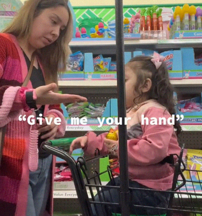 Woman Shares The Important Reasons Why She Keeps Her Daughter On A Leash In Supermarkets Woman Shares The Important Reasons Why She Keeps Her Daughter On A Leash In Supermarkets
