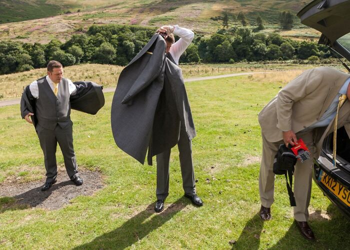 ‘Not A Wedding Photographer’ Captures The Chaos Of People’s Special Day (93 New Pics)