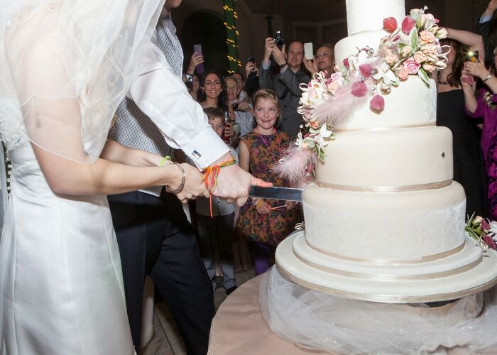 ‘Not A Wedding Photographer’ Captures The Chaos Of People’s Special Day (93 New Pics)