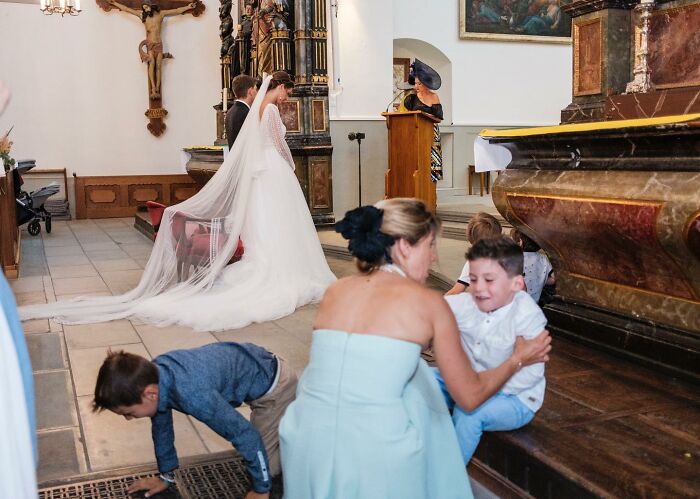 ‘Not A Wedding Photographer’ Captures The Chaos Of People’s Special Day (93 New Pics)