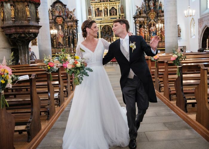 ‘Not A Wedding Photographer’ Captures The Chaos Of People’s Special Day (93 New Pics)