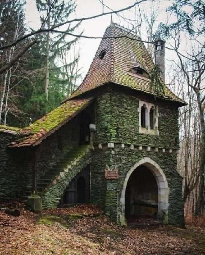 105 Of The Most Breathtaking Places Shared In The ‘Abandoned Beauties’ Facebook Group