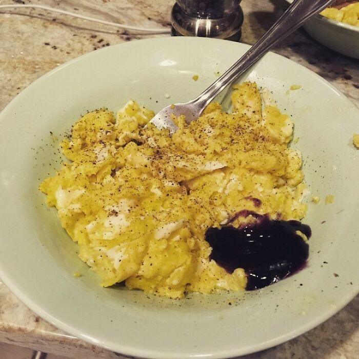 Scrambled egg with jelly