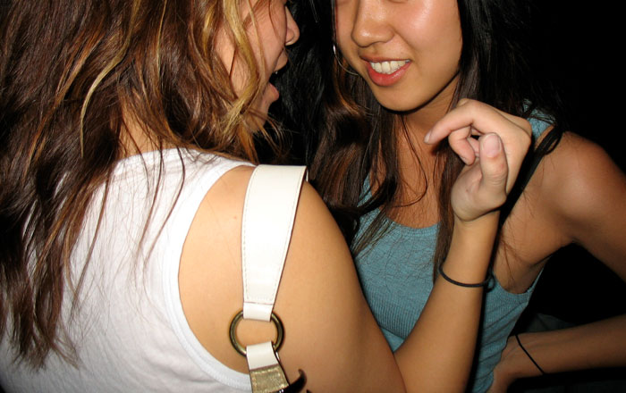 Bridal Stylist Fires Friendly Shots And Says Her Goodbyes In Spanish After Client’s Mom Trash-Talked Her Throughout The Entire Appointment Bridal Stylist Fires Friendly Shots And Says Her Goodbyes In Spanish After Client’s Mom Trash-Talked Her Throughout The Entire Appointment