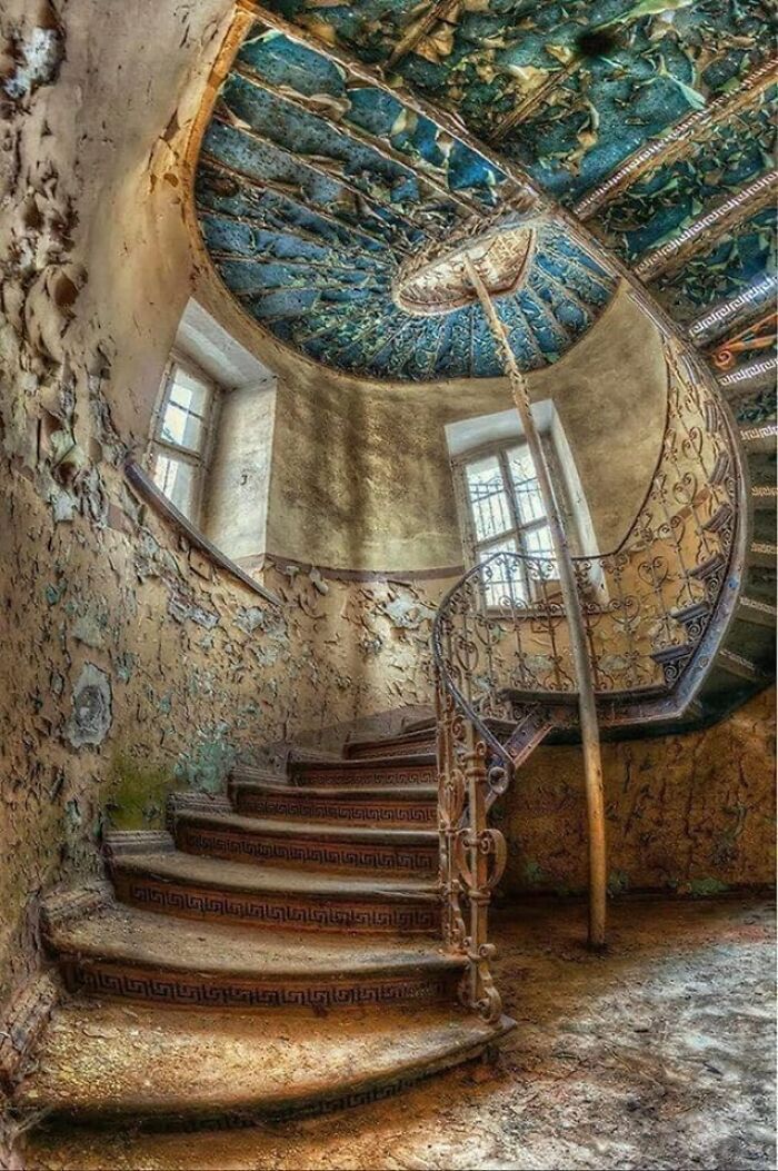 Escaleras abandonadas