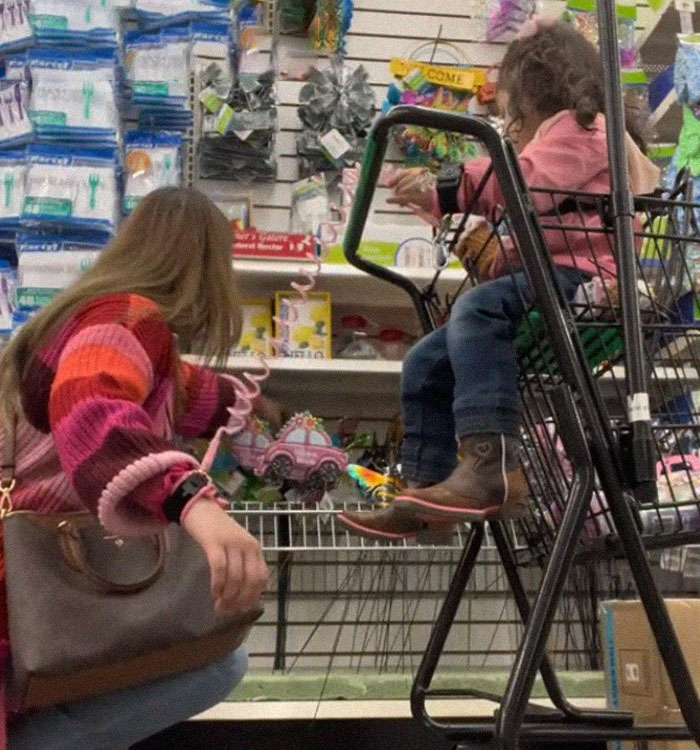 Woman Shares The Important Reasons Why She Keeps Her Daughter On A Leash In Supermarkets Woman Shares The Important Reasons Why She Keeps Her Daughter On A Leash In Supermarkets