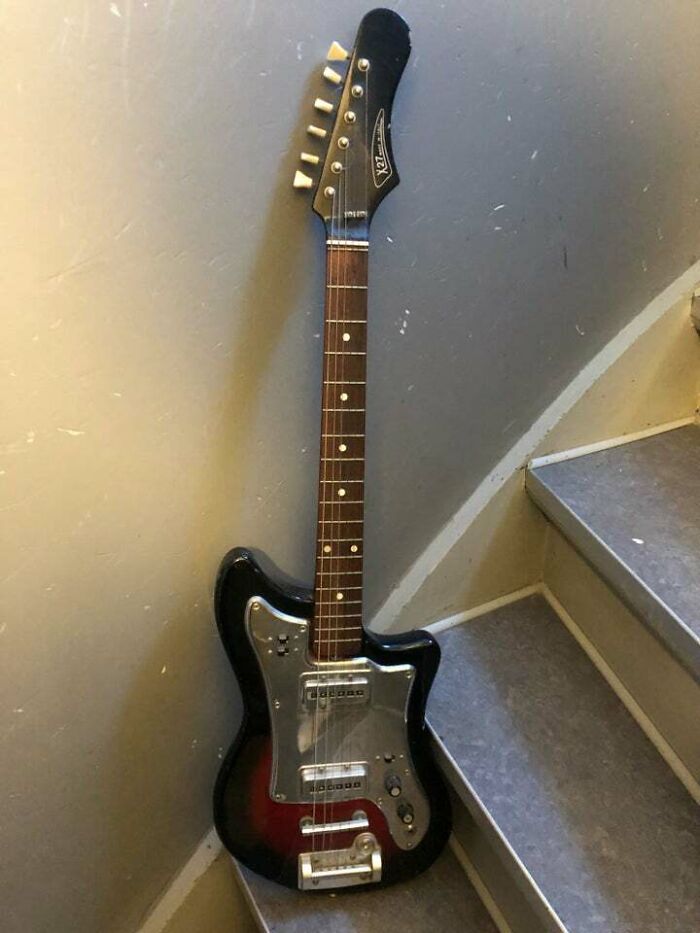 My Eko X27 From 1965, Super Cool Little Guitar, I Play Psychedelic Garage Rock