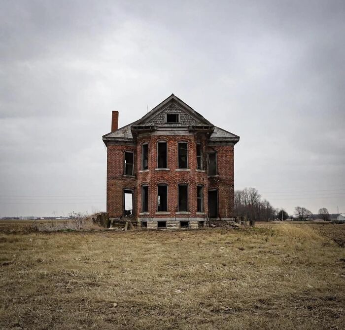 Beautiful Abandoned House In Ohio
