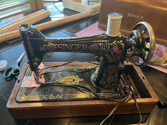 Auténtica máquina de coser Singer de 1910 heredada de mi bisabuela. Todavía funciona
