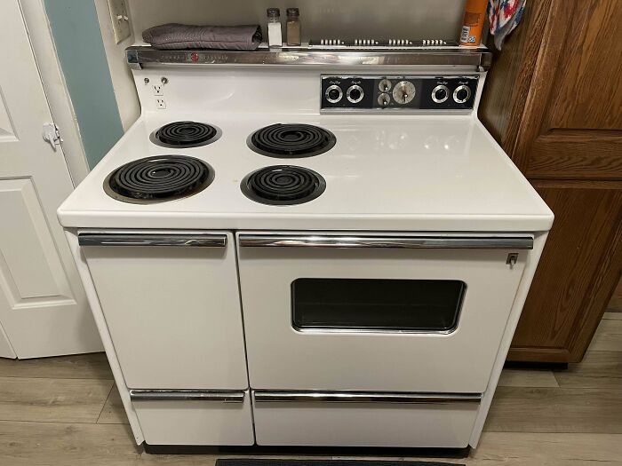 Our 1962 Ge Double Oven Stove. Everything Works Perfectly, Except We Can’t Find A Replacement Heating Element For The Small Side Oven