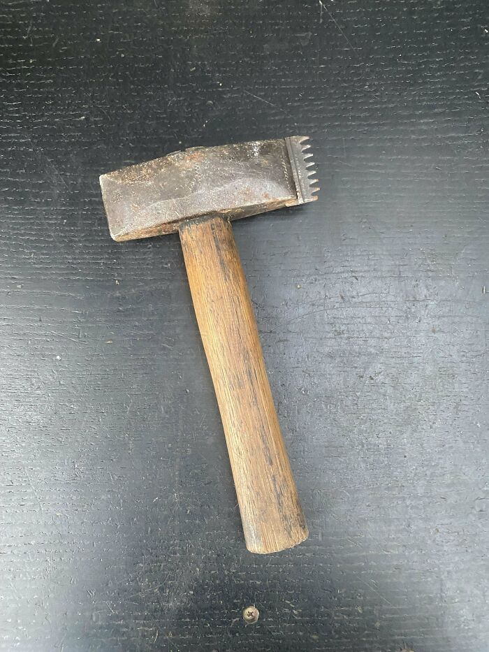 It’s Like A Hammer But One Side Is Like Spiked. The Head Is Iron With A Wooden Handle. Weighs 500-800g Estimated. There Are No Noticeable Markings On It