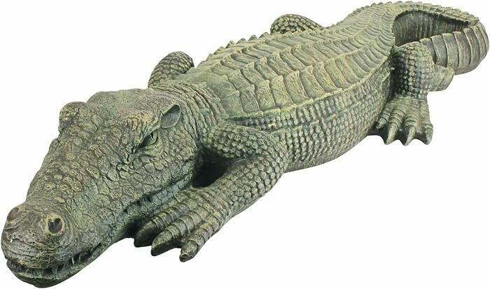 green alligator statue 