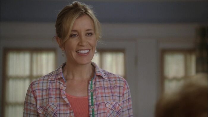 Lynette Scavo is standing and talking