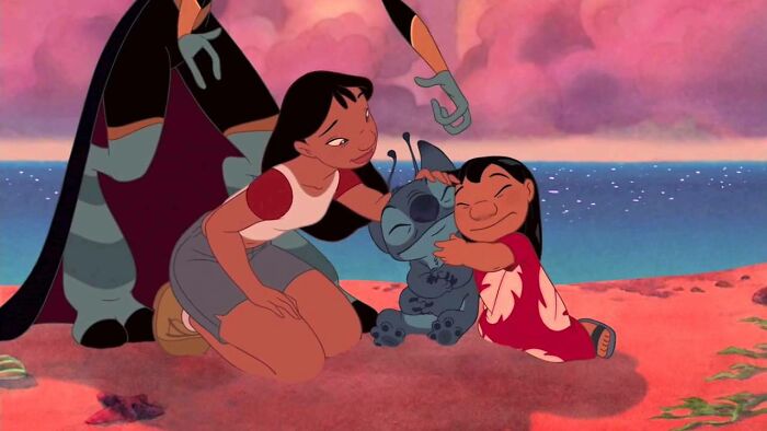 Lilo hugging Stitch