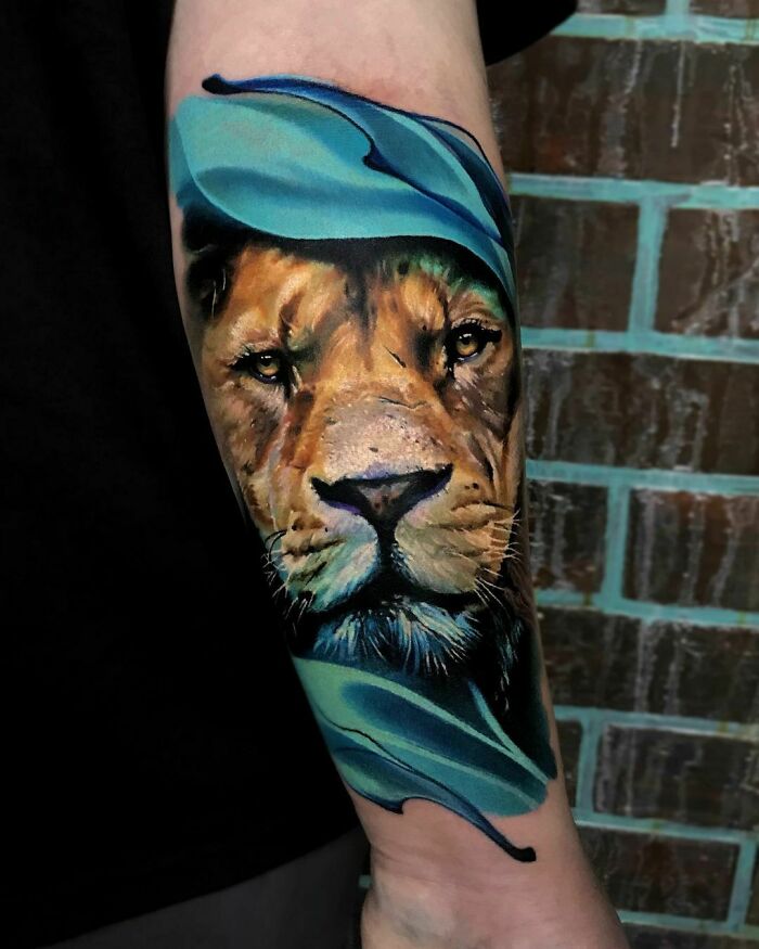 Lion Painting Sleeve