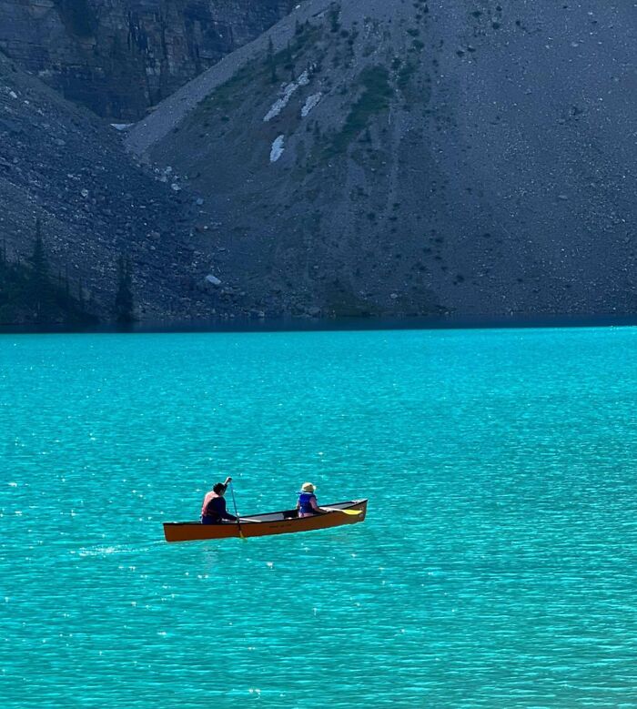 El lago Moraine en el Parque Nacional de Banff, sin Photoshop (aunque parezca increíble) 